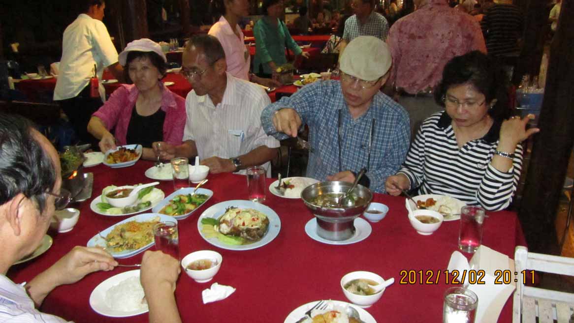 Dinner_at_Lungnuay 10.JPG 102.0K